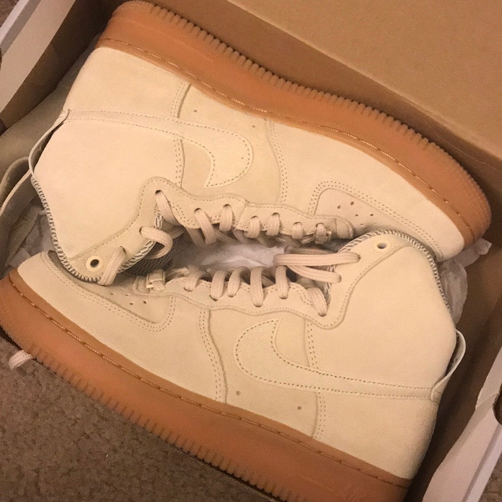 Cream/ gum bottom air forces women’s 6.5